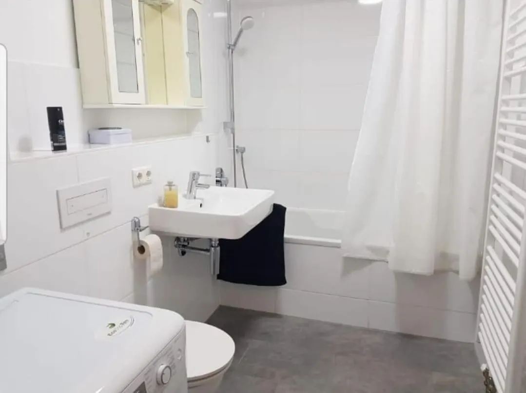 Grosse Ferienwohnung In Augsburg Mit Balkon Apartamento
